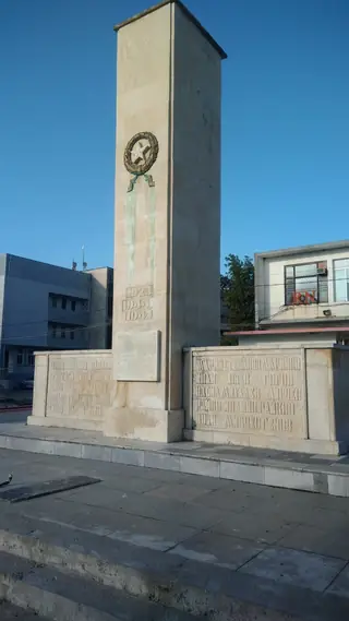 Паметник на загиналите в борбата против фашизма - Камено — Камено
