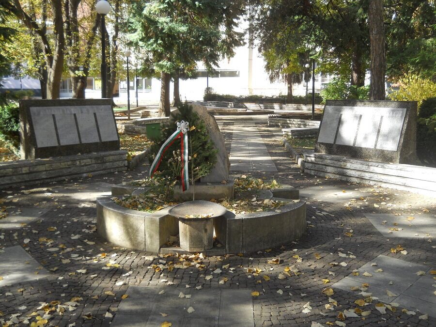 Паметник на загиналите във войните - Берковица