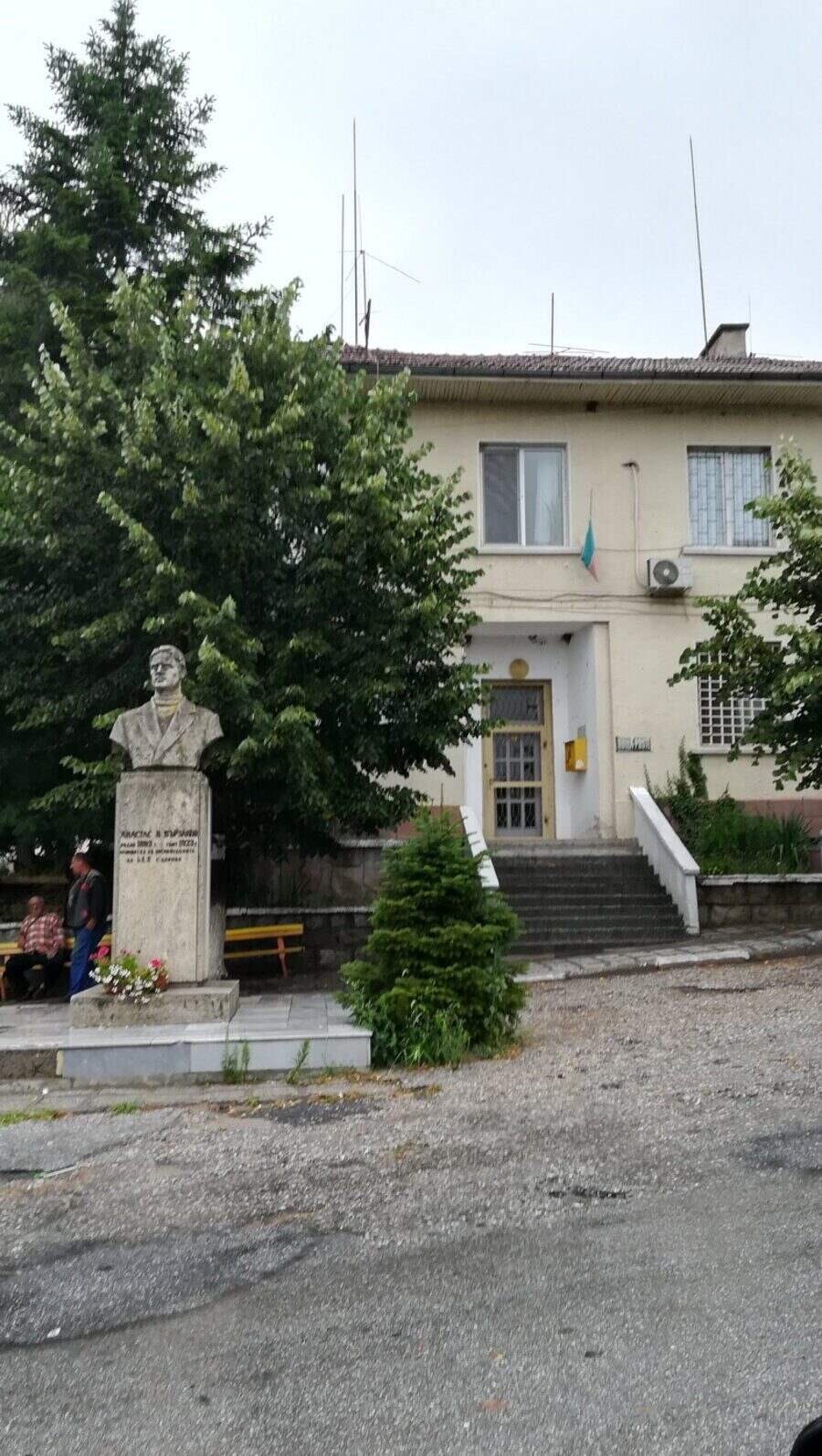 Паметник на Анастас Бързаков - Церово