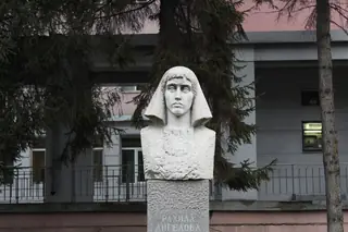 Паметник на Рахила Ангелова - Перник — Перник