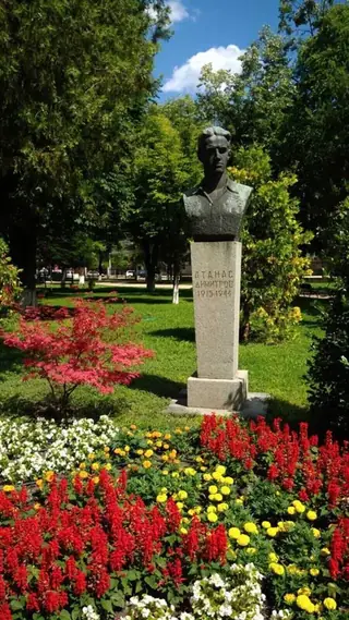 Бюст-паметник на Атанас Димитров - Нова Загора — Нова Загора