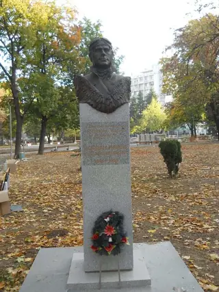 Паметник на летеца-герой Богдан Илиев - Монтана — Монтана