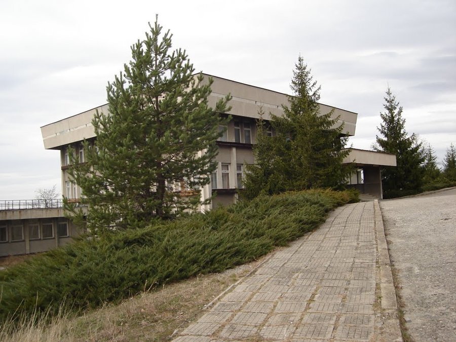 Народна астрономическа обсерватория и планетариум - Габрово