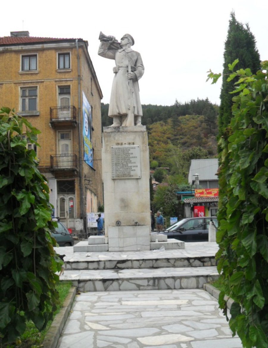 Паметник в чест на загиналите чепински войни - Велинград