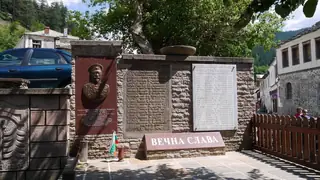 Паметник в памет на загиналите от войните - Широка лъка — Широка лъка