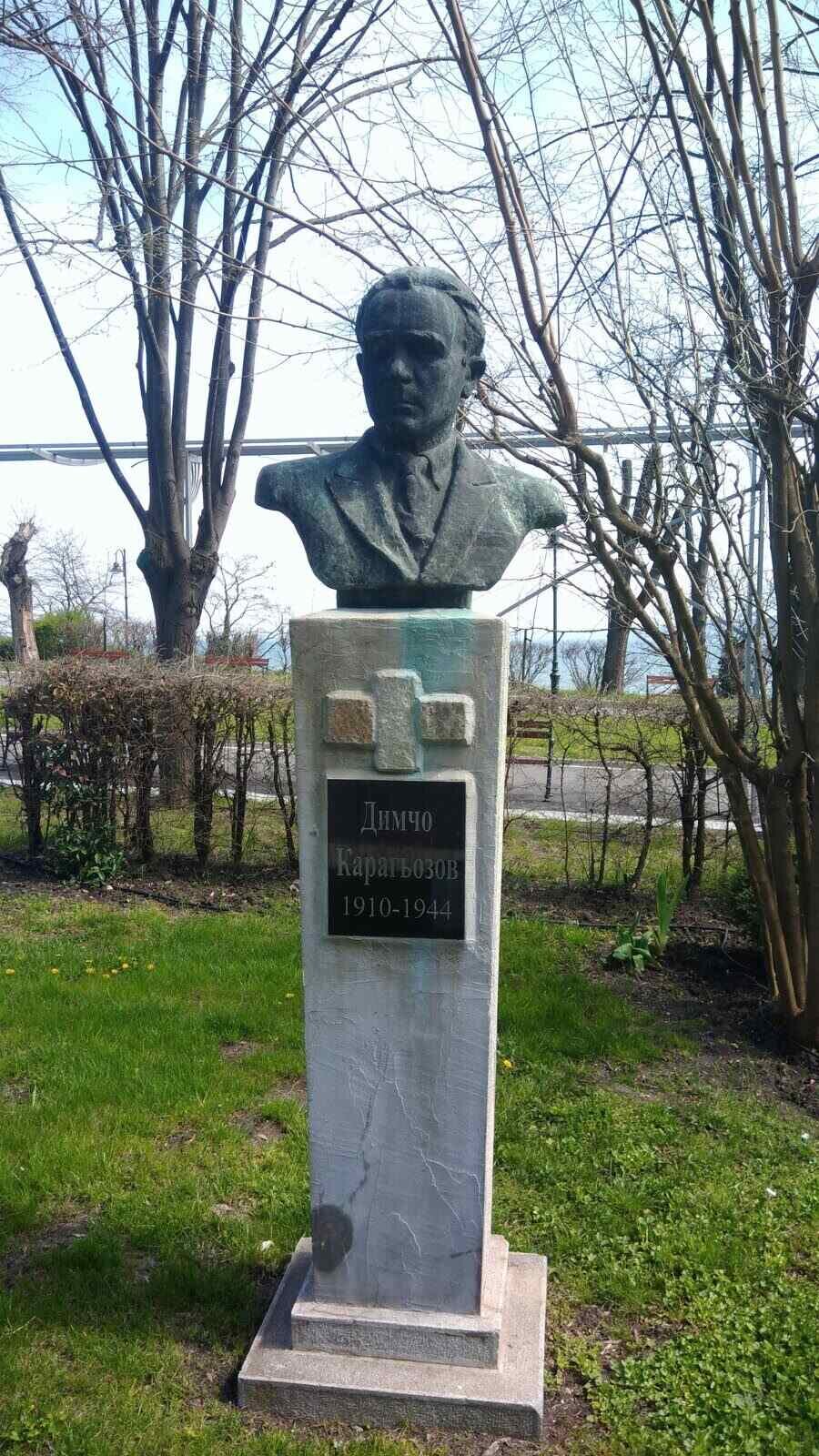 Паметник на Димчо Карагьозов - Бургас