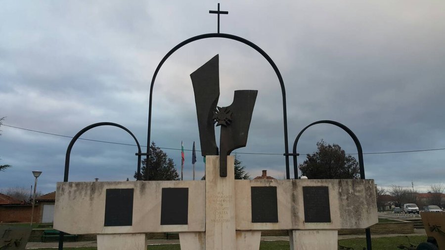 Войнишки паметник - Зимница