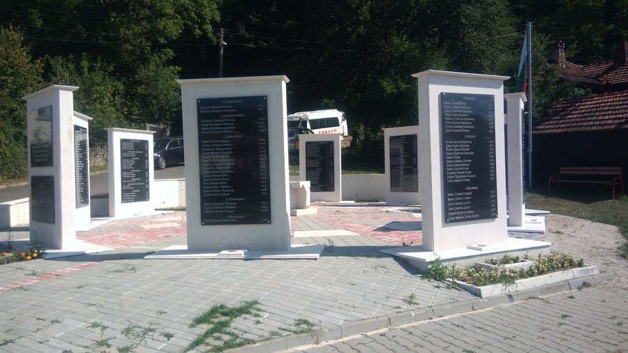 Кромлех "Стените на храбростта" - Трявна