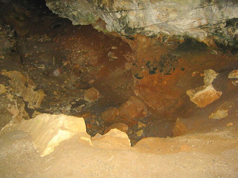 Праисторическо пещерно селище Самуилица