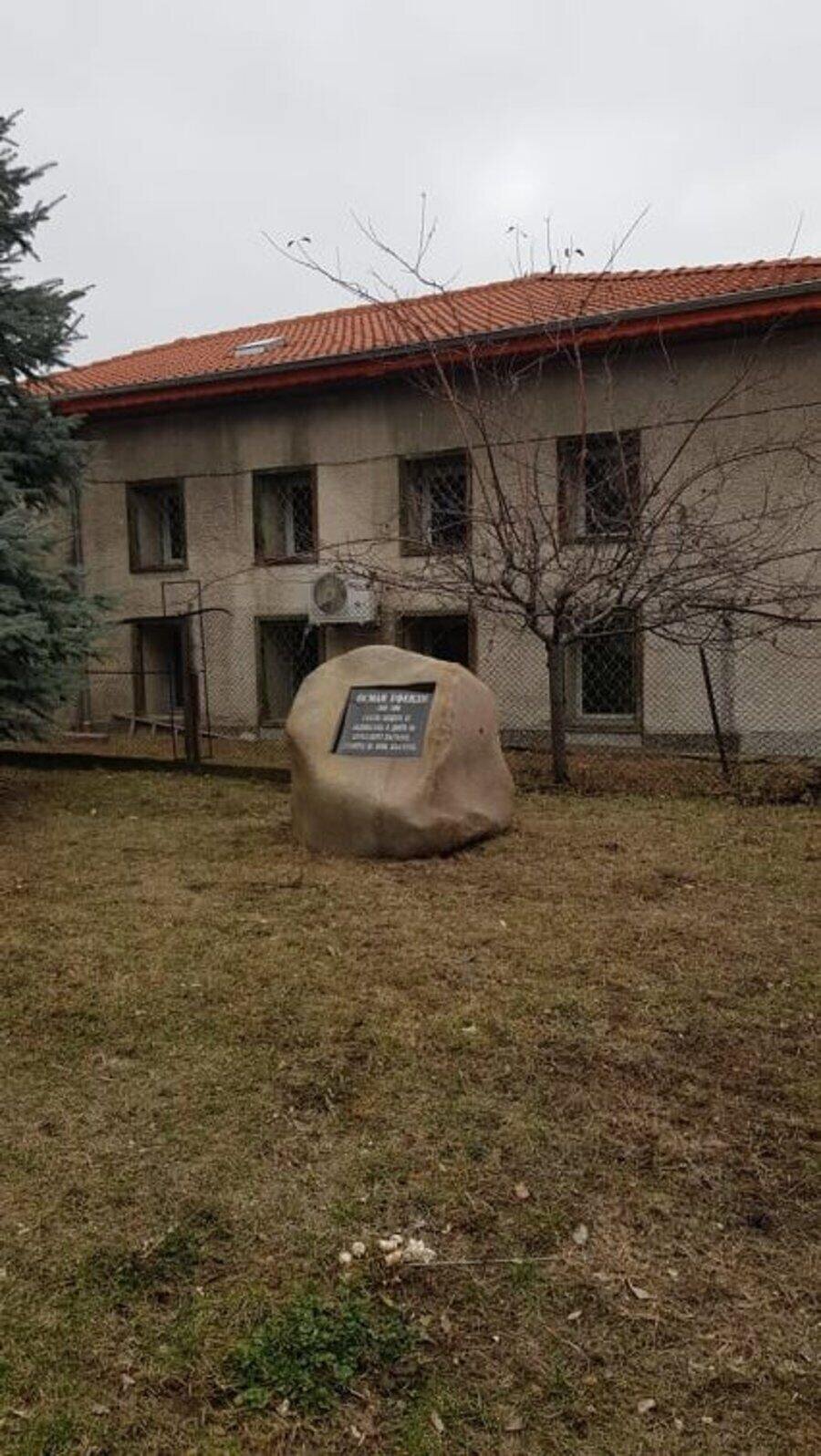 Паметник на Осман Ефенди - Пещера