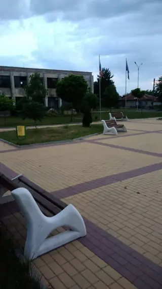 Централен площад - с.Млекарево — Млекарево