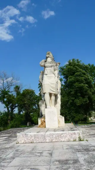 Паметник на загиналите в Отечествената война - с. Гита — Гита