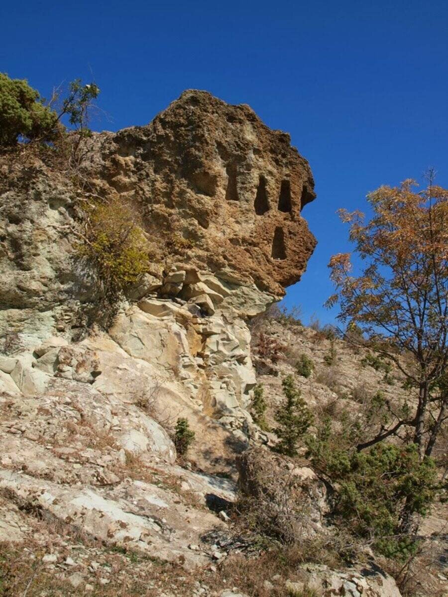 Трапецовидни ниши до Патмос