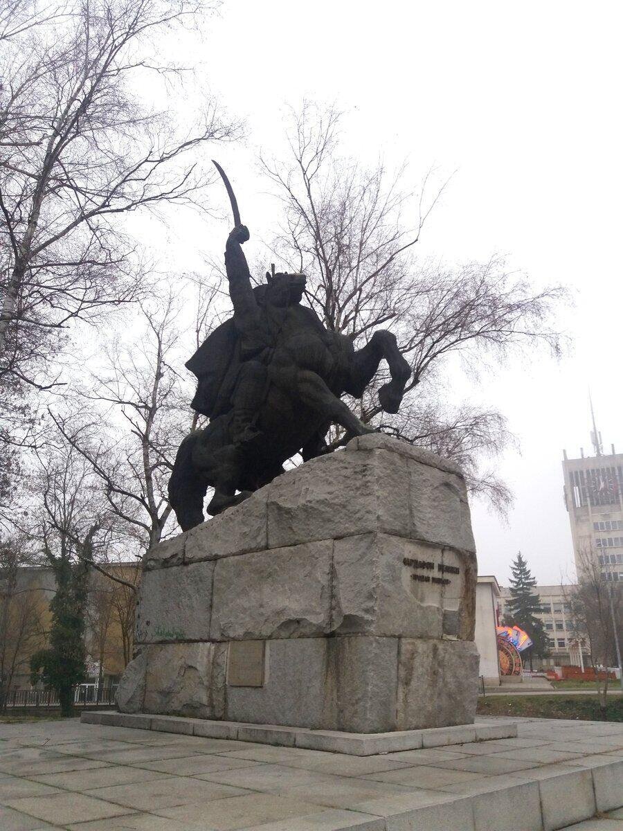 Паметник на Чардафон Велики - Габрово