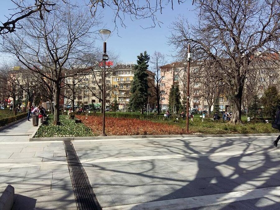 Градинка пред Националния дворец на културата - София