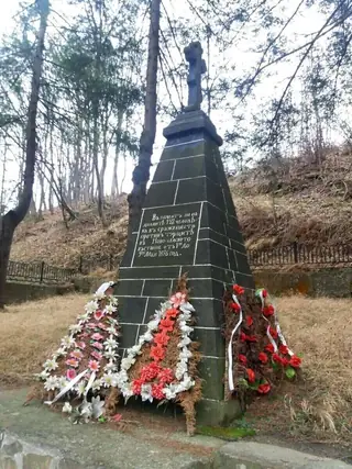 Паметник в чест на Новоселското въстание от 1876г. - Априлци — Априлци
