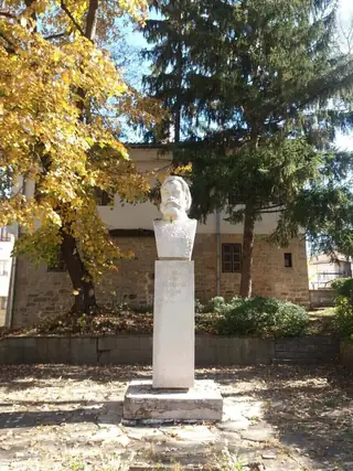 Бюст-паметник на Сава Катрафилов - Елена — Елена