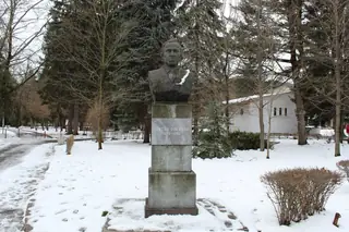 Бюст-паметник на Митко Соколов - Перник — Перник