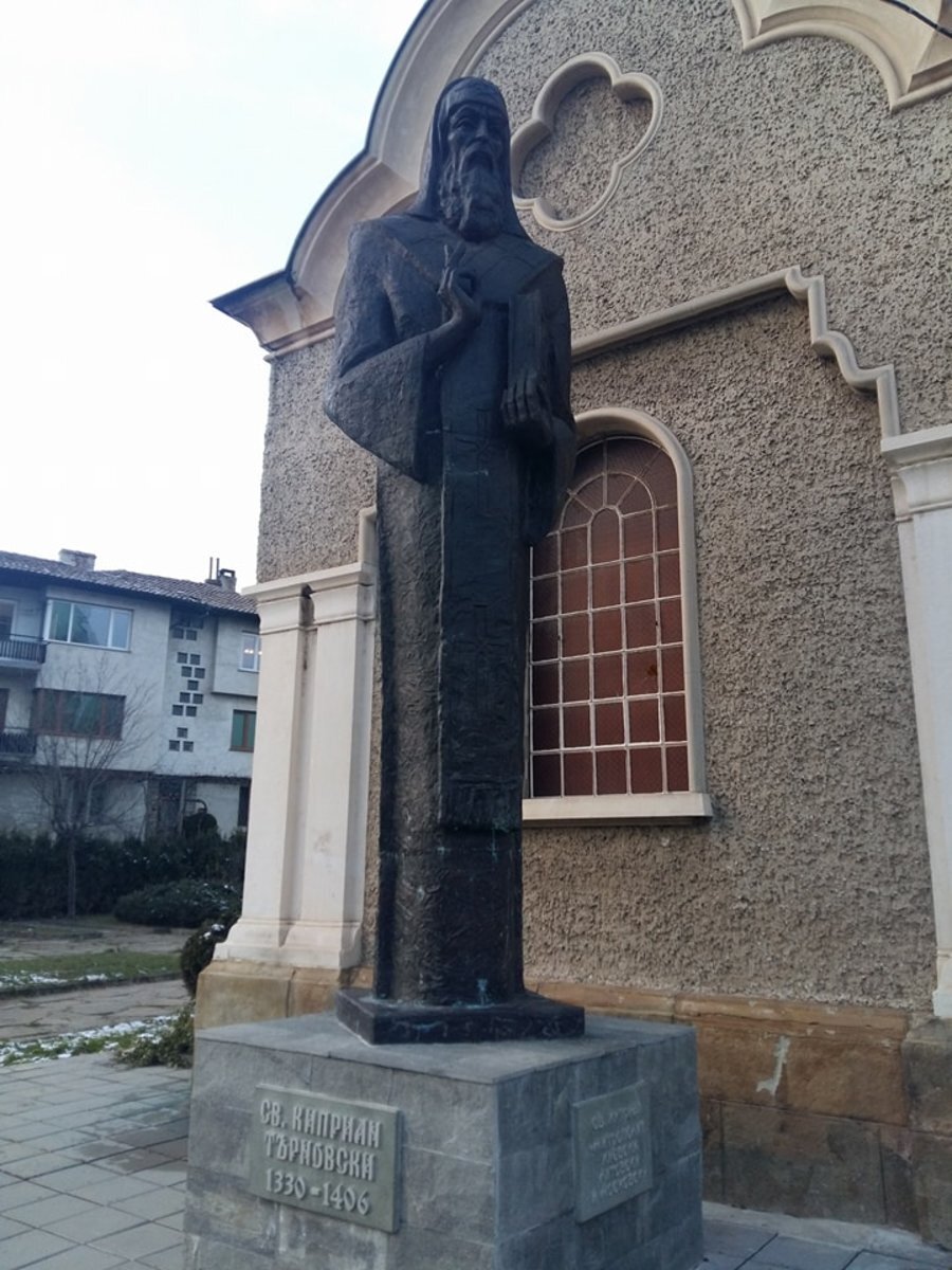 Паметник на Св. Киприян Търновски - Велико Търново
