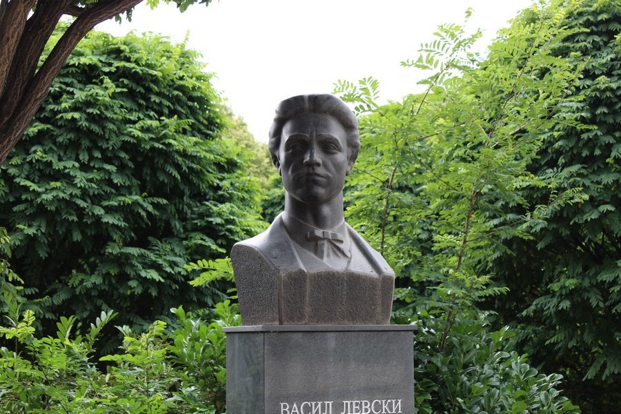 Паметник на Васил Левски - Сапарева Баня