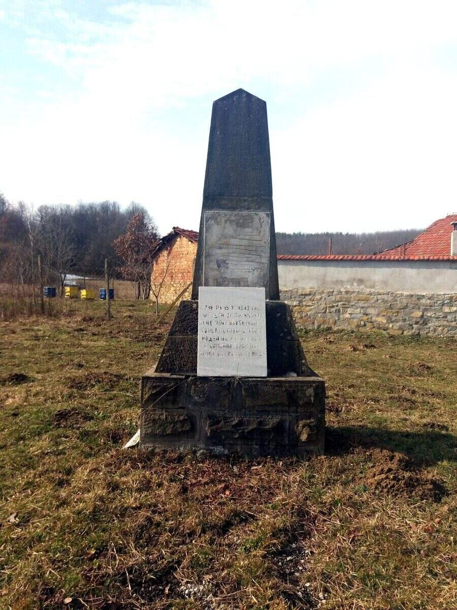 Паметна плоча на Христо Чулев - с.Дебнево