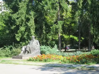 Паметник на Любен Каравелов - Русе — Русе