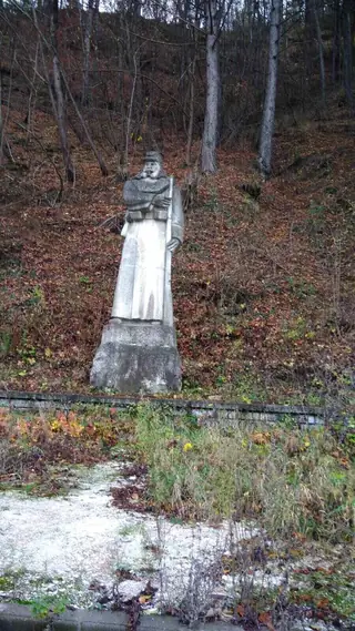 Паметник на неизвестен руски куриер — Хвойна