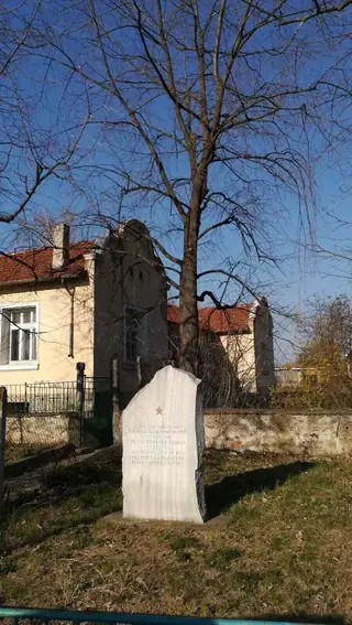 Паметник на Петър Добрев - Пролом — Пролом
