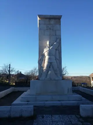 Паметник на загиналите във войните - с.Славотин — Славотин