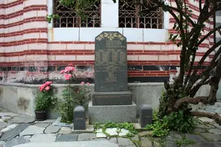 Паметник на загиналите поручици - Рилски манастир — Багренци