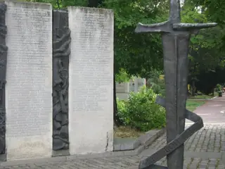 Паметник на загиналите във войните шуменци - Шумен — Шумен