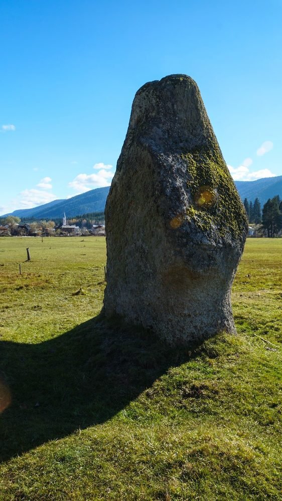 Менхир - Побит камък