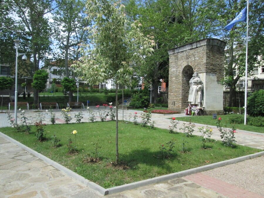 Паметник "Майка България" - Дряново