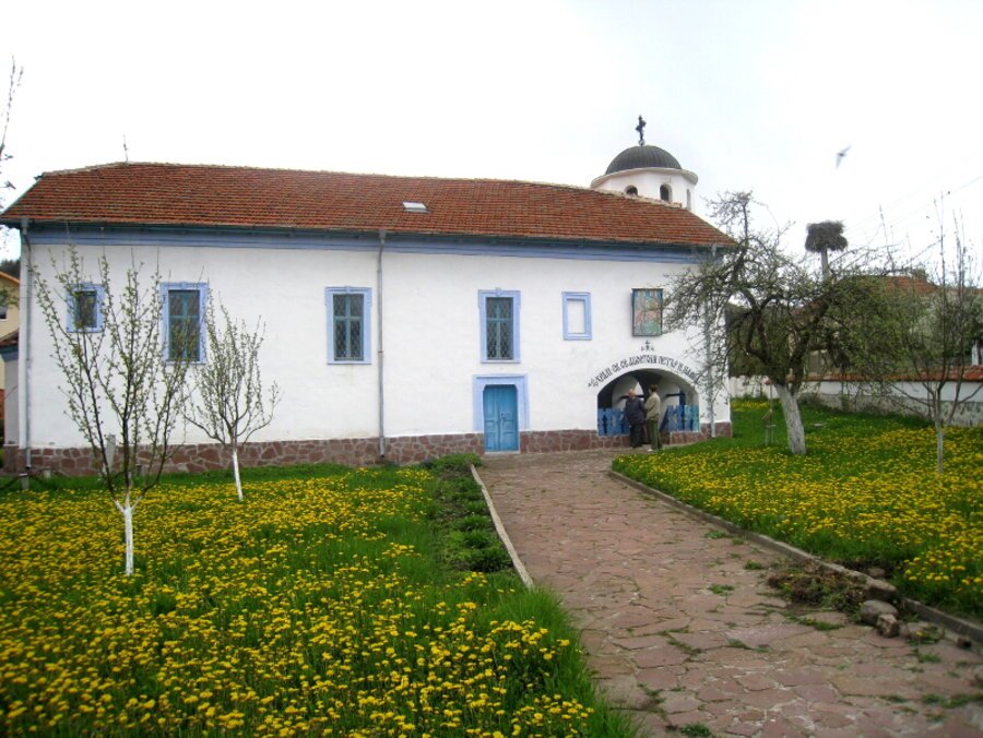 Църква "Св. Апостоли Петър и Павел" - Белчин