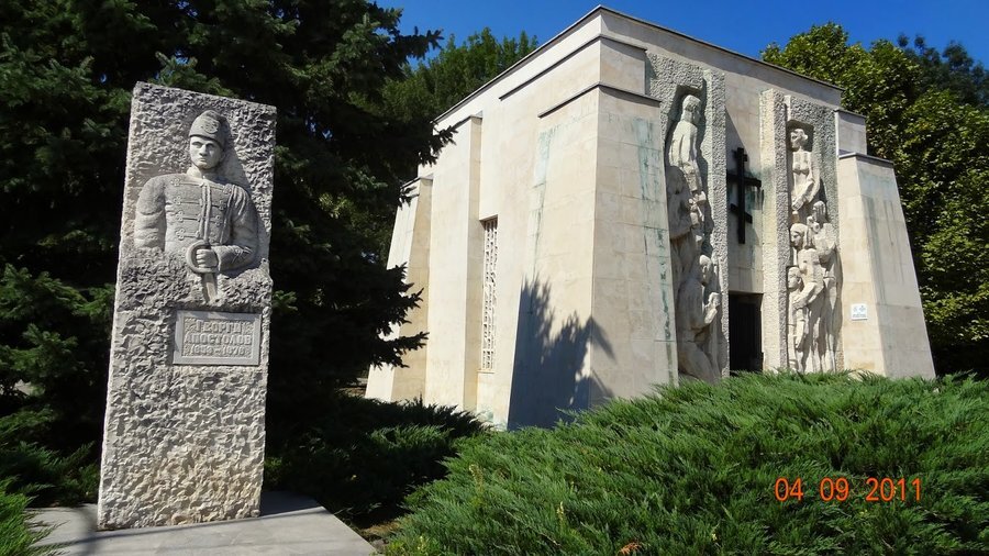 Паметник-костница на Ботевите четници — снимка