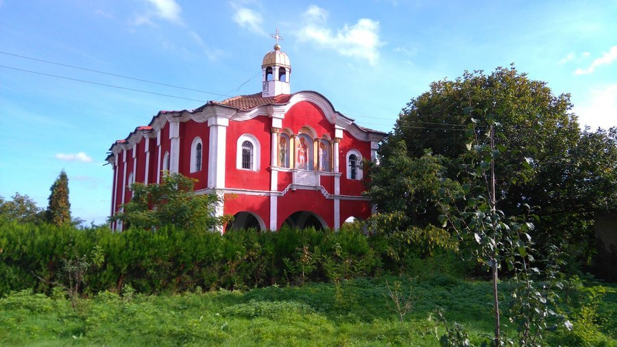 Църква "Св. Архангел Михаил" - Лесичери