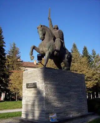 Паметник на Кракра Пернишки - Перник — Перник