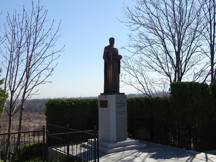 Паметник на цар Симеон Велики - с. Иваняне