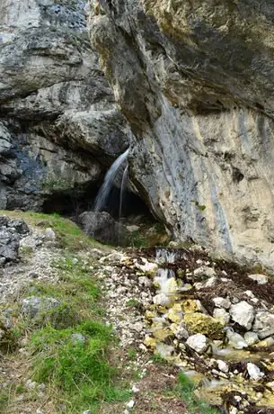 Водопади "Дуплево", "Скакалото" и "Костен камък" - с.Орехово — Орехово