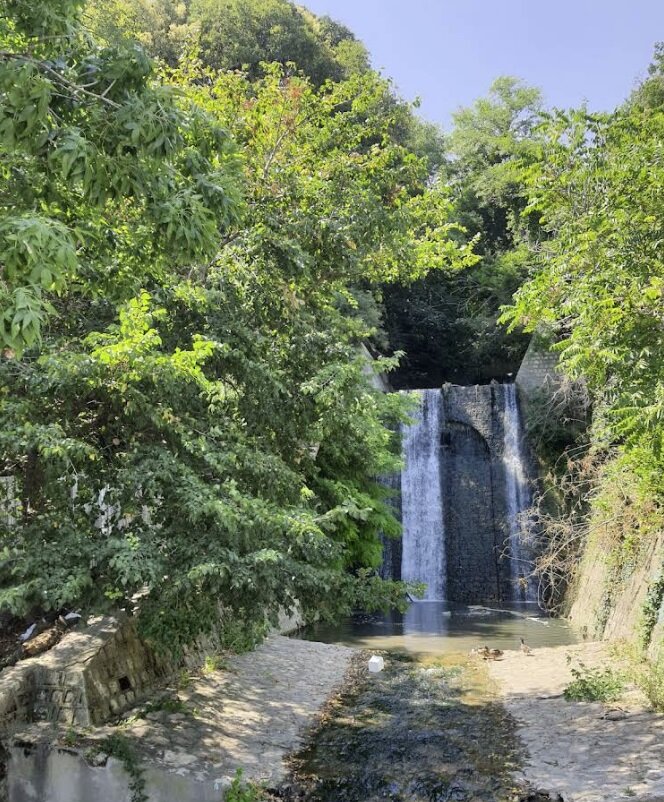 Водопадът в Морската градина – Варна