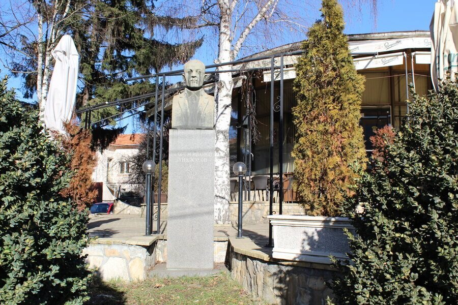 Паметник на Георги Бунджулов - Брезник