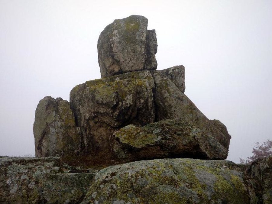 Светилище на връх "Гарванов камък"