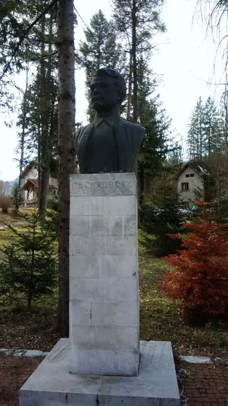 Бюст-паметник на Георги Бенковски - Рибарица — Рибарица