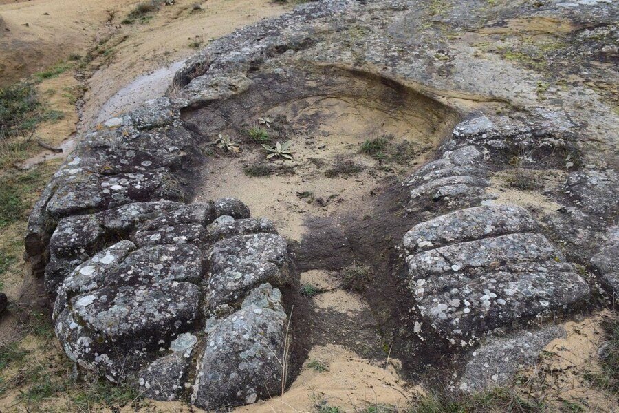 Скално светилище "Провиралището" - Лиляч