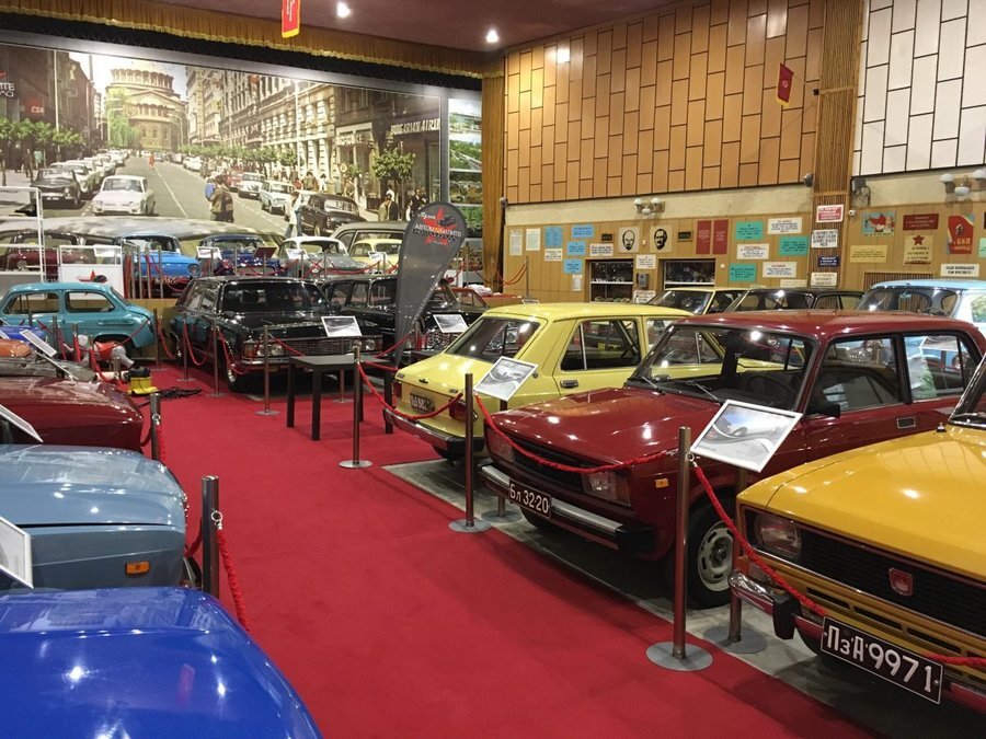 Музей автомобилите на социализма - Пещера