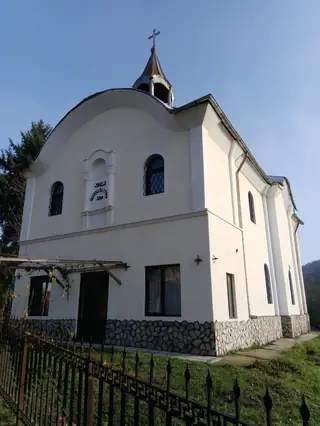 Храм "Света Троица" - с.Лозица — Лозица