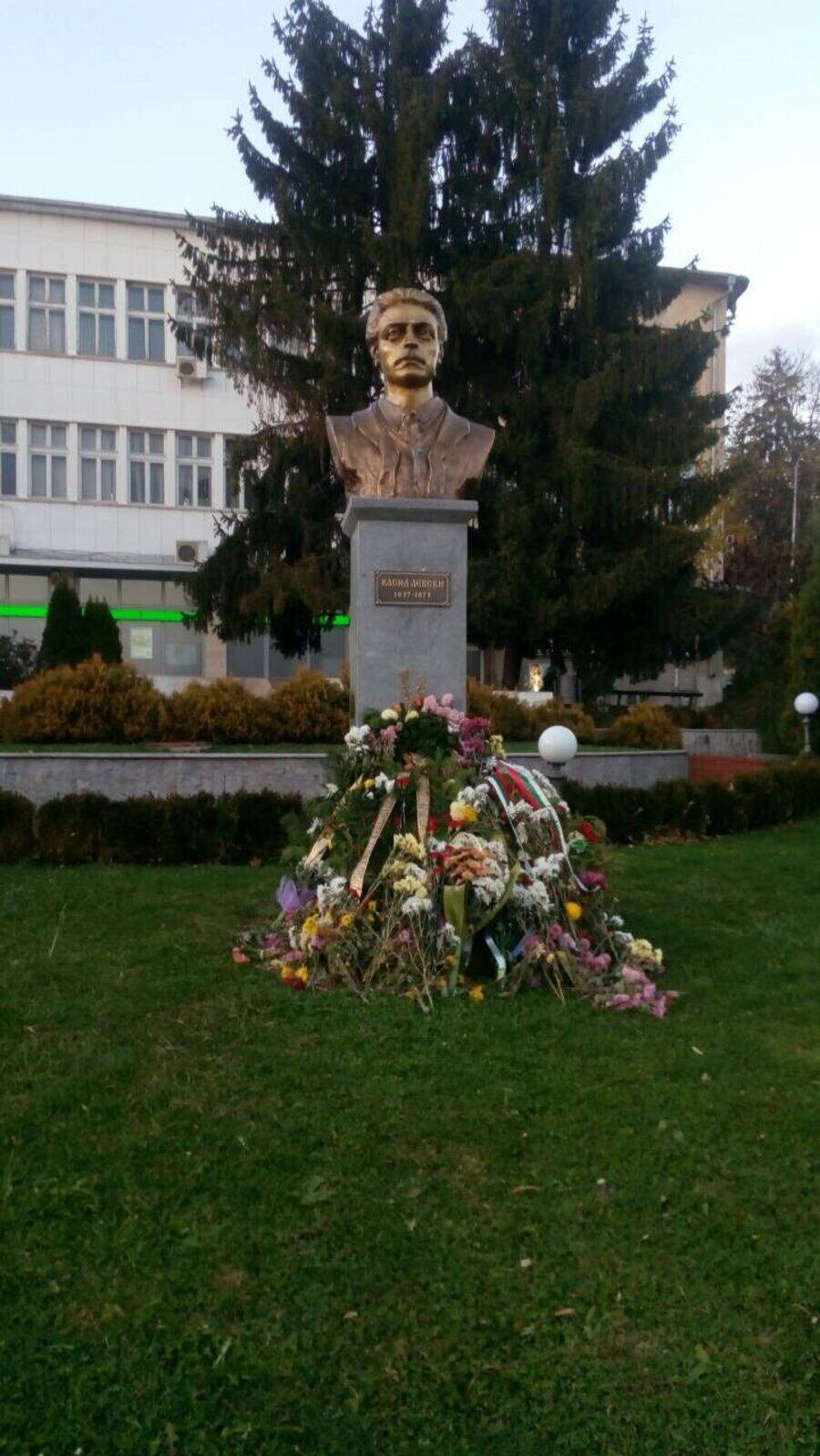 Паметник на Васил Левски - Попово