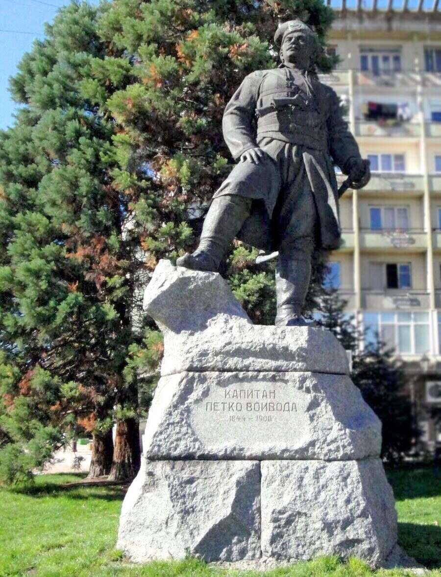 Паметникът на капитан Петко Войвода - Хасково