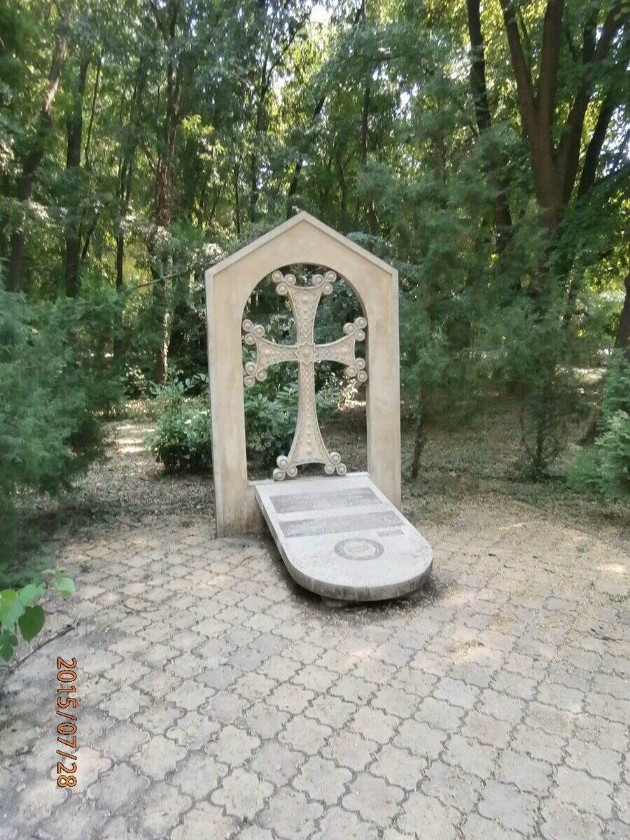 Паметник "1700 години от приемане на християнството в Армения" - Варна