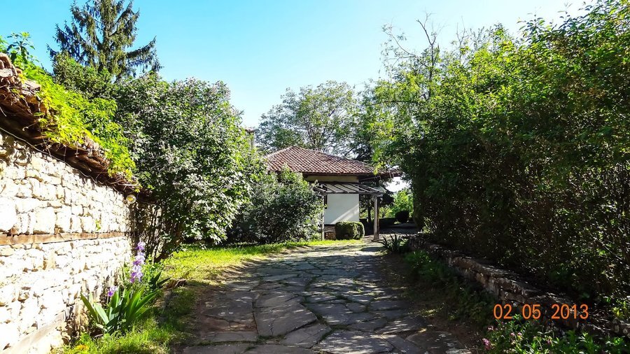 Църква "Св. Архангели Михаил и Гавраил" - Арбанаси — снимка